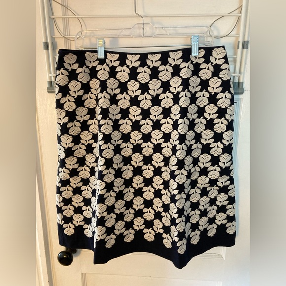 Boden tulip embroidered A line skirt, size 10L - Picture 1 of 8